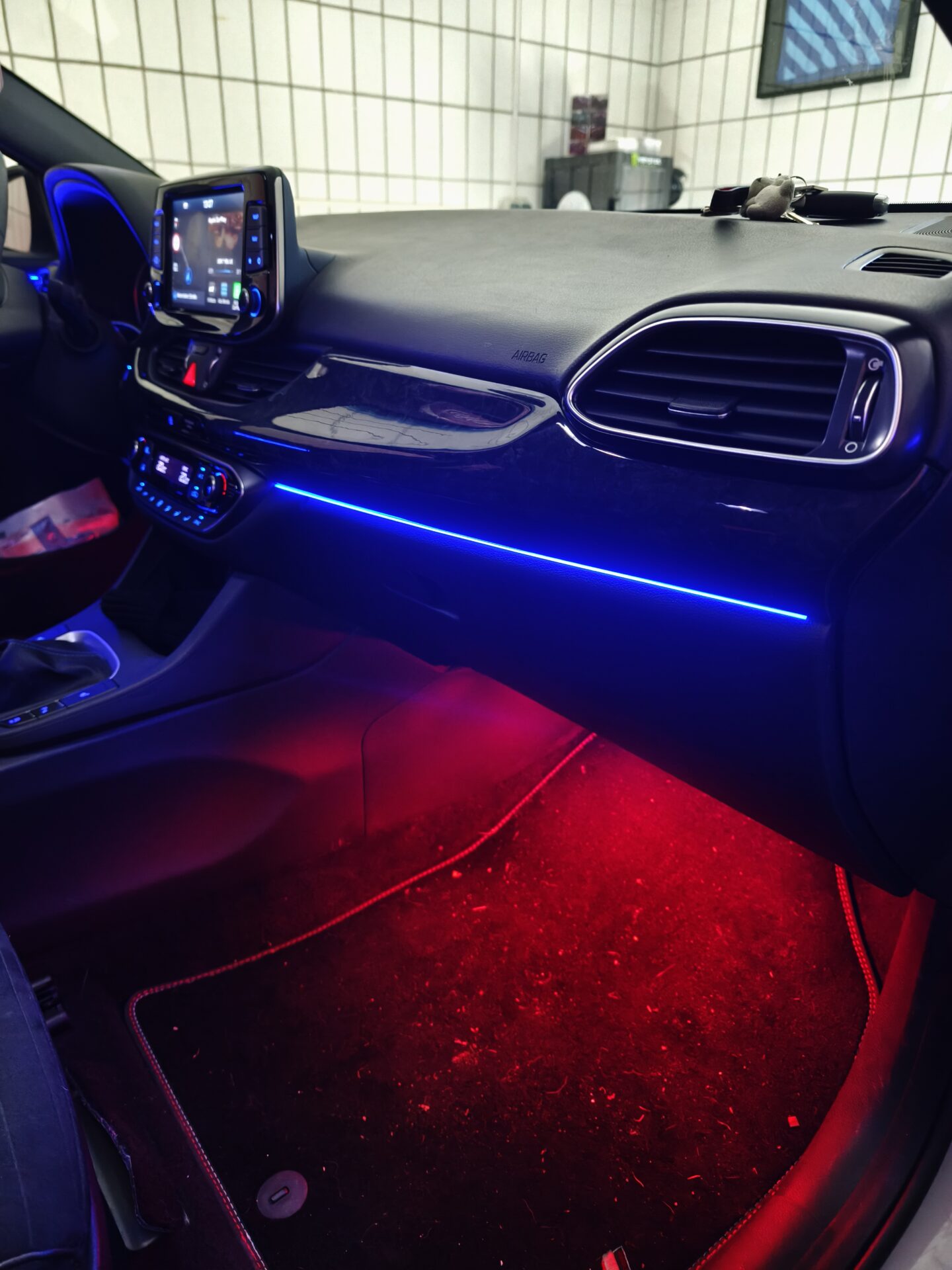 Hyundai i30 / i30n / Sportsback Ambientelicht Nachrüstung – Bild 11