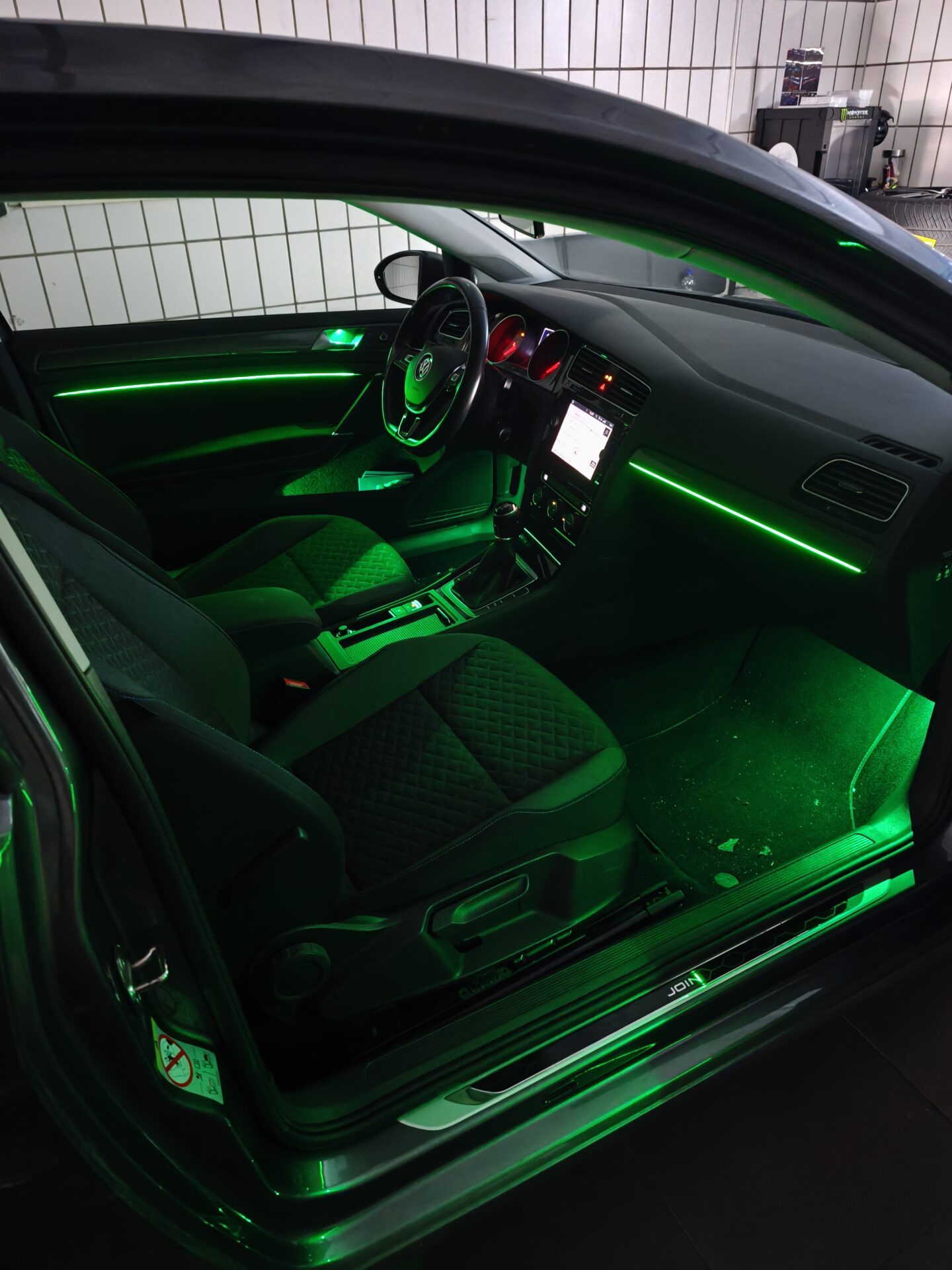 VW Golf 7 Ambientelicht Nachrüstung – Bild 12
