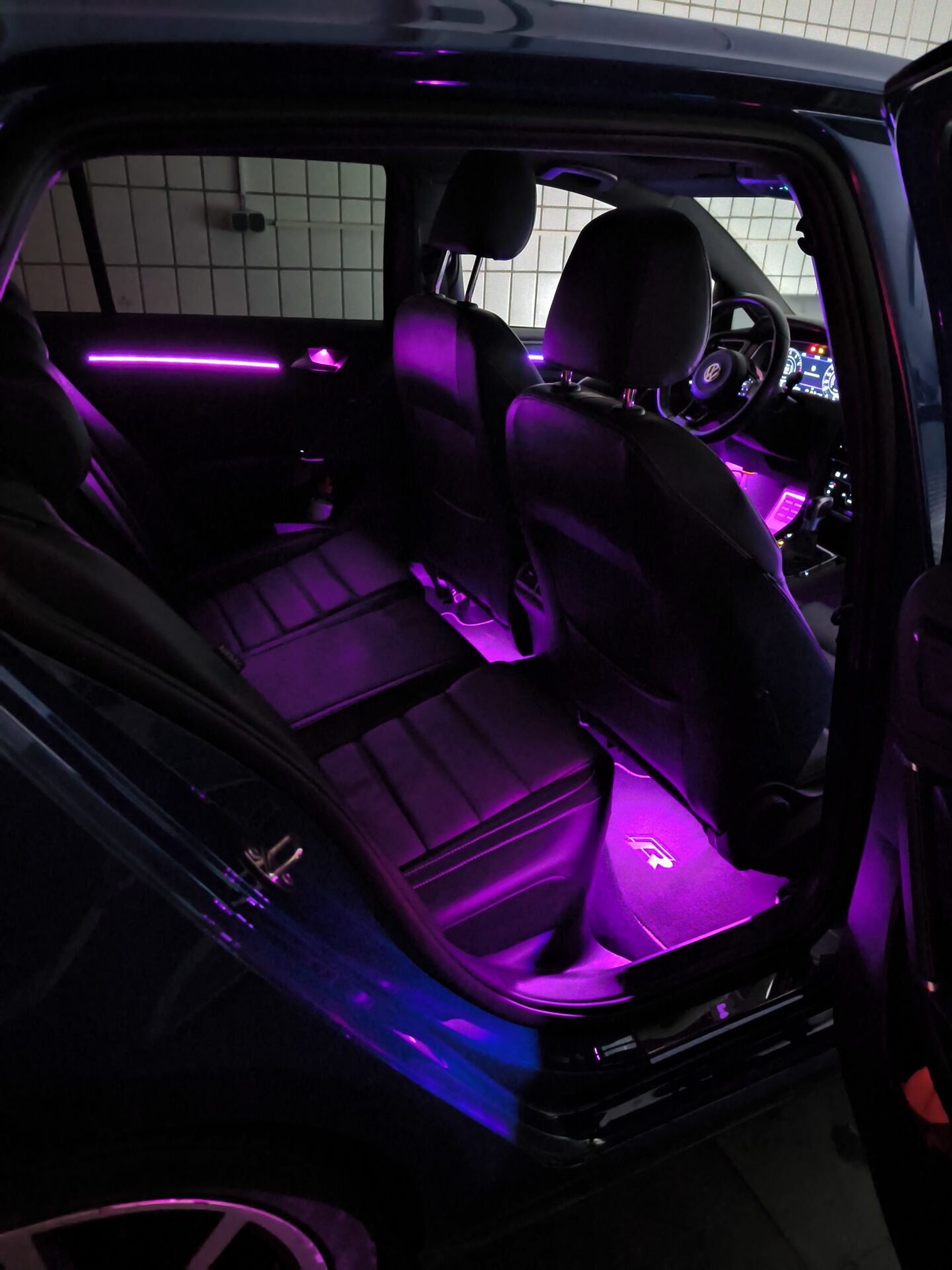 VW Golf 7 Ambientelicht Nachrüstung – Bild 5